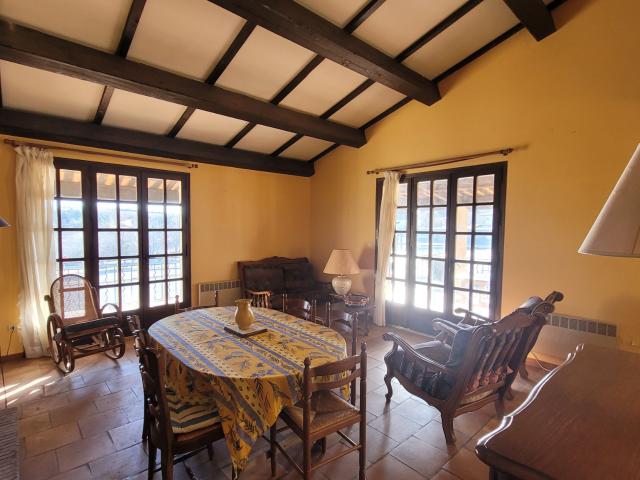 À Vendre: Villa 164 m2 Terrain Clos de 1 500 m2 Revest du Bion