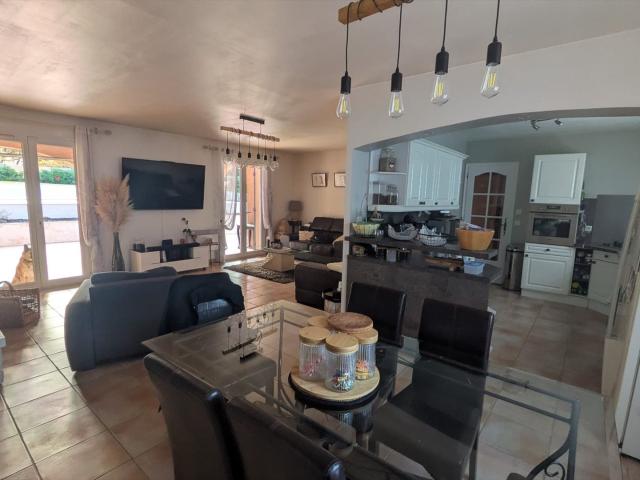 À Vendre Villa T4 99M² Avec Piscine Et Garage Sur 1062M² À L 99m² La Motte