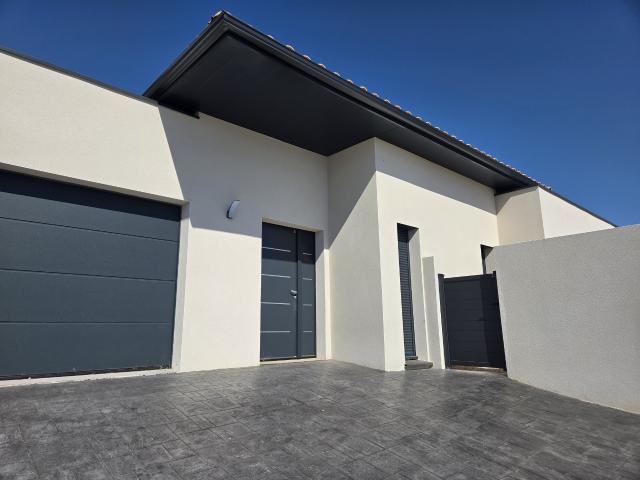 A VENDRE VILLA T4 NEUVE CONTEMPORAINE DE PLAIN PIED DE 120 M2 HAB SUR 412 M2 DE TERRAIN AVEC PISCINE