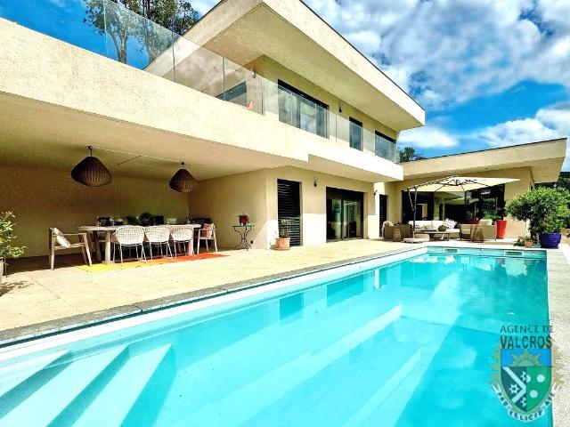 A Vendre Villa T 6 Avec Piscine Grande Terrasse Double Garag. 183m² La Londe les Maures