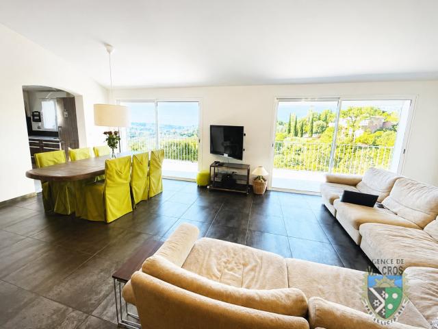 A Vendre Villa T 7 Avec Garage Piscine Sur Grand Terrain A L. 170m² La Londe les Maures