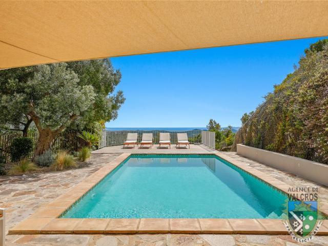 A Vendre Villa T 7 Garage Piscine Vue Panoramique Proche. 239m² La Londe les Maures
