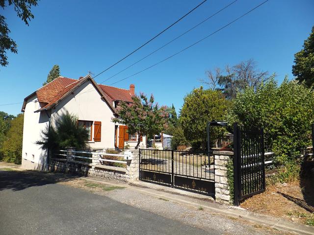 A vendre villa avec cabanon sur la Creuse, Thenay, Indre