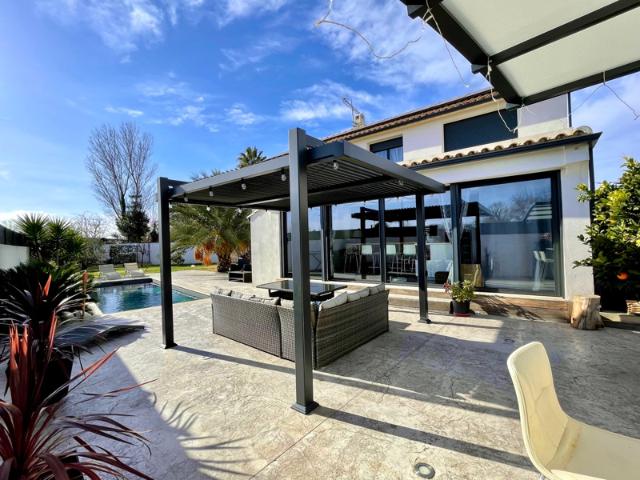 À Vendre Villa contemporaine avec piscine, jacuzzi & prest