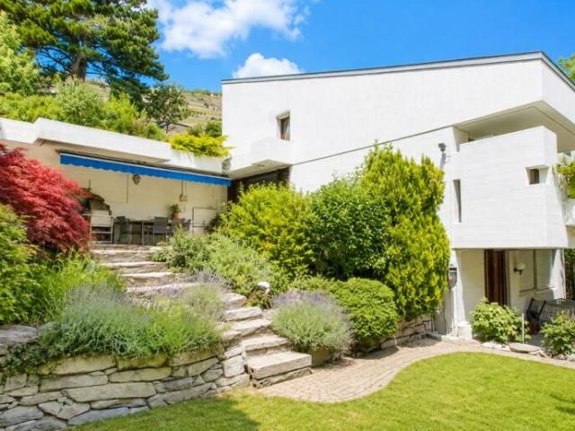 A VENDRE  Villa darchitecte 6.5 pièces en triplex