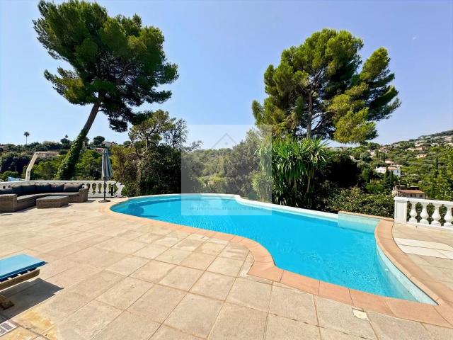 À Vendre – Villa De Charme Vue Mer À Antibes, Calme Absolu 270m² Antibes