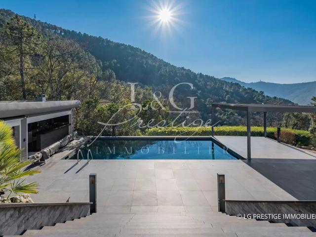 À Vendre Villa Fréjus avec Piscine, 8 Pièces, 350m² 350m² Mandelieu la Napoule