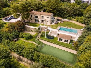 A vendre Villa rénovée 5 chambres + appartement Vue me. 260m² Vallauris