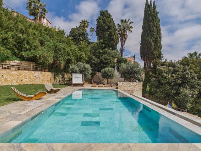 A vendre Villa rénovée 5 chambres + appartement Vue mer panoramique Vallauris limite Super Cannes