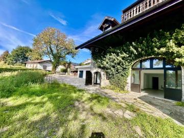 A vendre, Villy le Pelloux, superbe maison mitoyenne dans un écrin de verdure