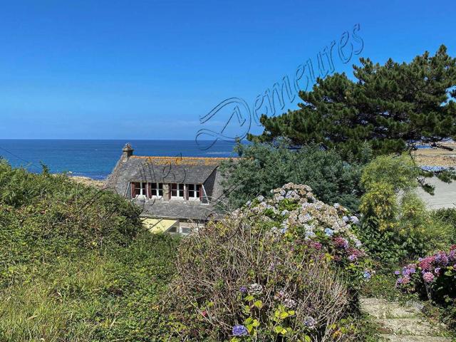 A vendre vue mer exceptionnelle plages à pied 76m² Trélévern