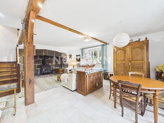 A vendre à Marmanhac, sur terrain d'environ 4000 m², maison. 157m² Marmanhac