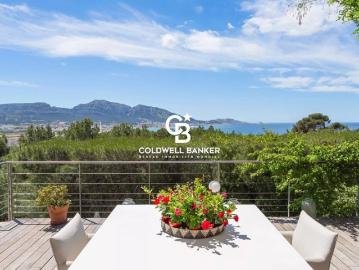 À Vendre à Marseille 8?, Maison de 355 m2 avec une Vue Mer Panoramique