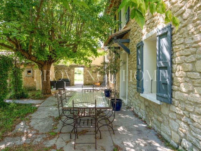 A Vendre A Mazan, Mas De Caractère Rénové Avec Maison D'amis. 353m² Mazan