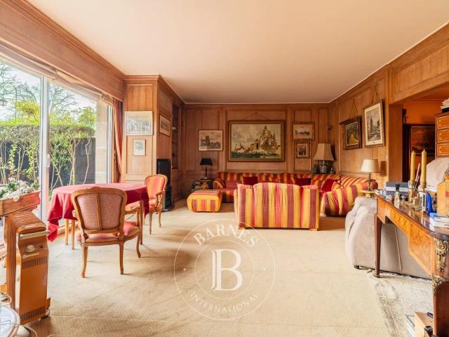 A vendre à Neuilly sur Seine Bois Appartement 3/4 chambres Jardin