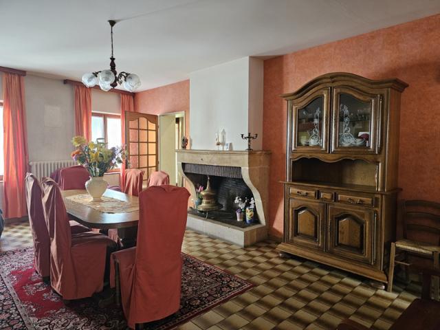 À vendre à Novéant Sur Moselle: très grande maison avec Sag
