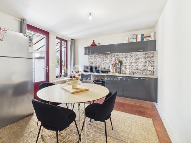 A vendre à Aurillac, quartier Carmes, au 1er étage d'une pet. 104m² Aurillac