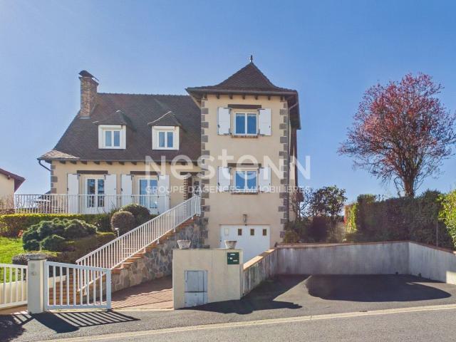 A vendre à Aurillac, quartier prisé des Alouettes, sur terra. 234m² Aurillac
