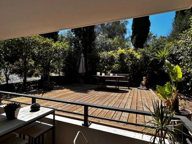 A vendre à Cannes Ouest Résidence de Standing Beau 2 pièces avec parking sous sol