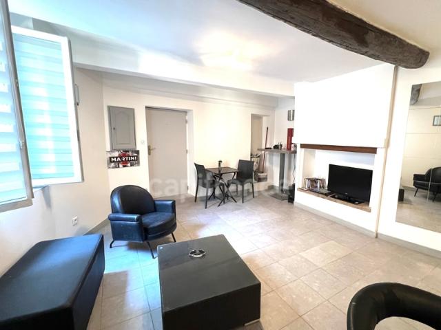 A vendre à Forcalquier Bel appartement 3 pièces 2 chambres avec terrasse ensoleillée