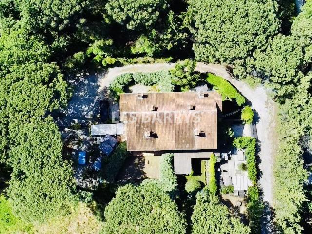 A vendre à Gassin, villa de 320 m2, beau parc, proche Saint. 320m² Gassin
