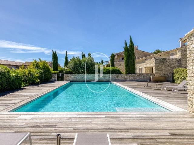 À vendre à Gordes – Appartement et studio indépendants dans. 110m² Gordes