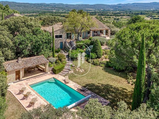 À vendre à Gordes, propriété familiale avec maison d’amis et. 220m² Gordes