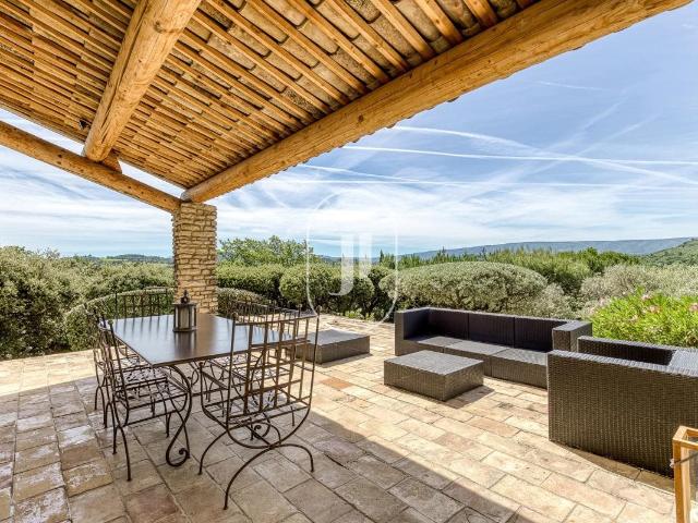 À vendre à Gordes, propriété familiale avec maison d’amis et. 220m² Gordes