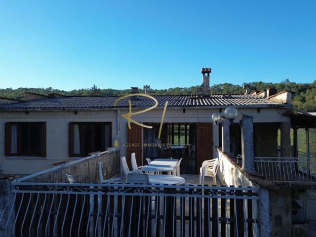 A vendre à Goudargues dans un parc de 6400m2 maison pour pro