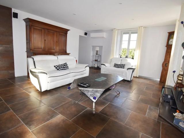 A vendre à Hauterive, proche Vichy, ensemble de 2 maisons, 6 cha