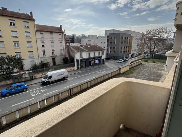 À vendre à Lyon 9: grand appartement avec 2 pièces