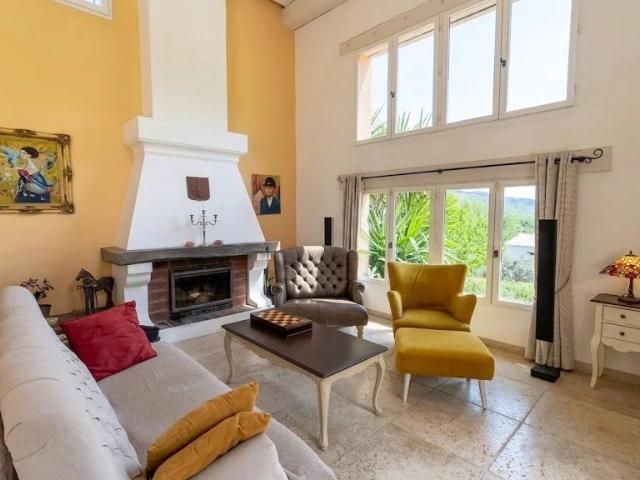 À vendre à Le Bar sur Loup Villa de 4 chambres avec maison. 250m² Le Bar sur Loup