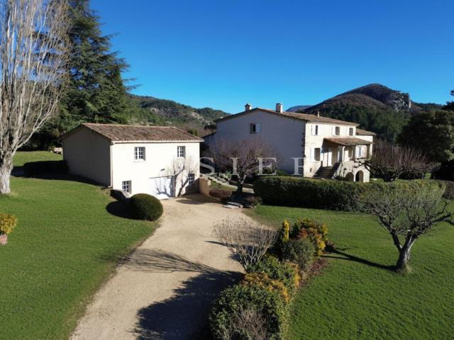 À vendre, à proximité de Sault, ancienne ferme en pierre, of. 287m² Reilhanette