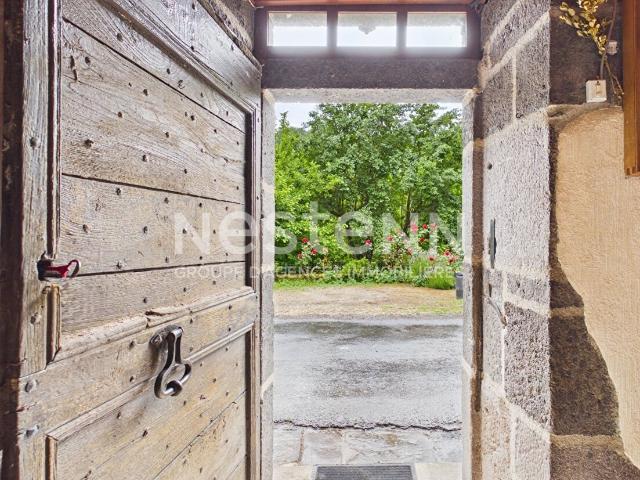 A vendre à Saint Martin Valmeroux, au coeur du pays de Saler. 88m² Saint Martin Valmeroux