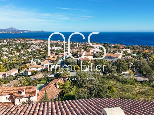 A vendre à Saint Aygulf Propriété avec vue mer panoramique, 200m2, piscine, studio, garage 4 voitures