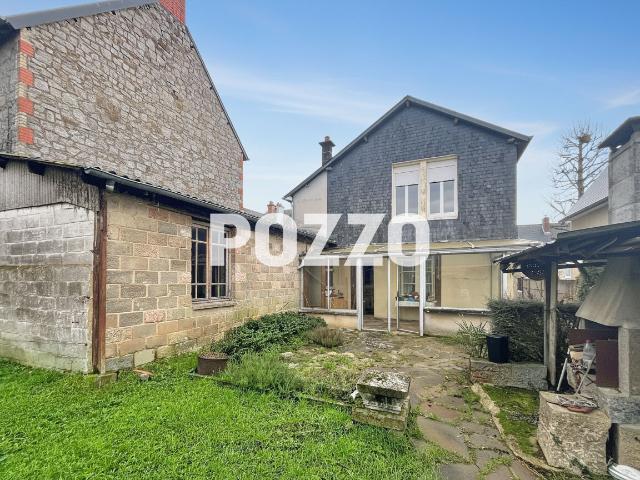 A vendre à Saint Hilaire Du Harcouet Maison de ville avec jardin 4 pièce s 110 m2