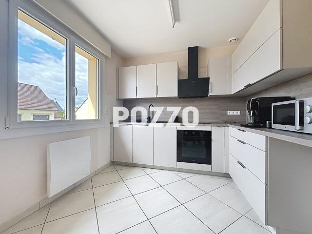 A Vendre à Saint Hilaire Du Harcouet Maison 6 pièce s 100.30 m2 CENTRE VILLE SOUS SOL