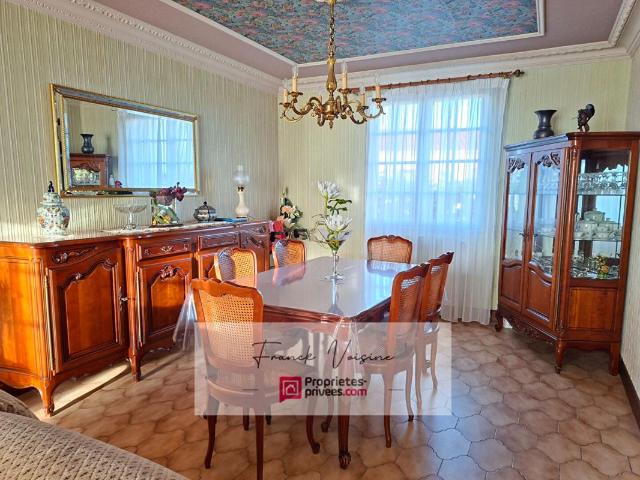 A VENDRE à Saint Paul en Pareds, maison de 137 m2 avec 2 chambres et 1 studio en sous sol sur une parcelle de 848 m2 env