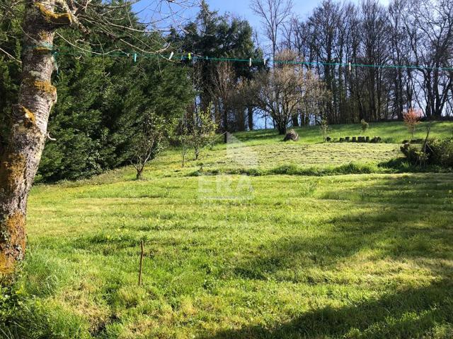 A vendre à Saint Pierre De Chignac très belle Maison de 223 m²