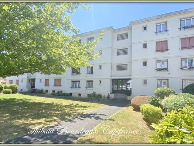 À vendre à Sainte Geneviève des Bois – Appartement 4 pièces lumineux avec cave, à deux pas du RER et possibilité de faire une troisième chambres