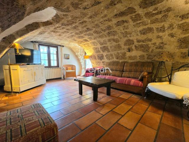 A vendre à Salernes propriété idéale gites sur un terrain de. 325m² Salernes