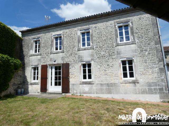 A vendre à SEGONZAC Corps de ferme à moderniser 4 pièces