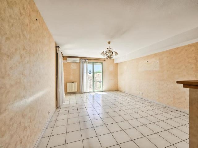 À Vendre à Uzès Appartement T2 de 50 m² avec garage et asc. 50m² Uzès