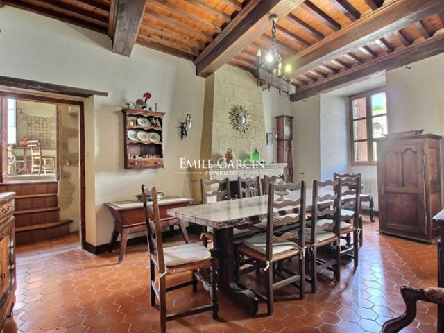 A vendre à 10mn d'Uzès, maison de village du XVIII avec cour et garage