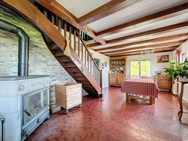 A VENDRE a 10mn du centre ville d'Aix Les Bains, au Montcel. 192m² Montcel