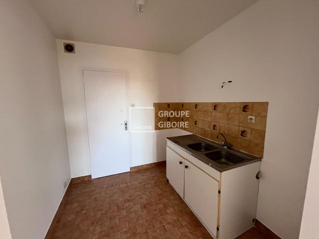 A VENDRE AGENCE GIBOIRE APPARTEMENT 3 PIECES AVEC BALCON TERRASSE SAINT MALO GARE PROCHE PLAGE