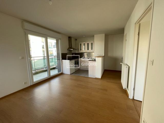 A VENDRE AGENCE GIBOIRE APPARTEMENT T2 DE 40m2 AVEC GARAGE FERME EN SOUS SOL CESSON SEVIGNE