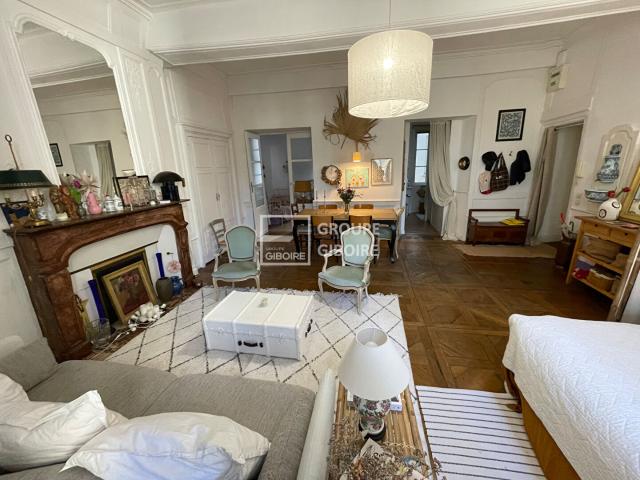A VENDRE Agence GIBOIRE Appartement T2 de 58m2 Proche du Métro St Germain Vue sur Piscine St Georges