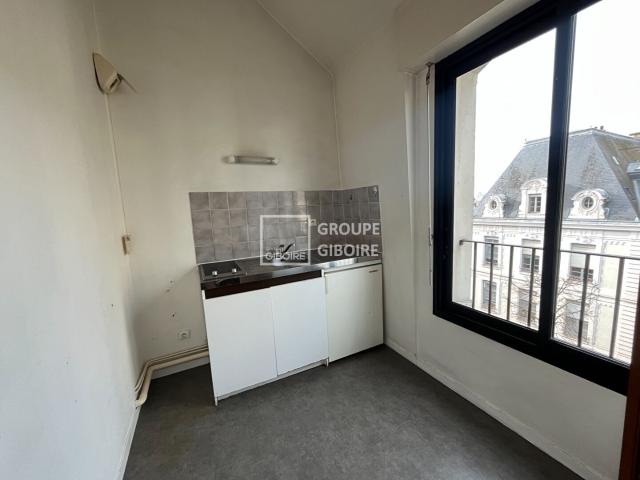 Appartement 2 pièces à vendre Rennes centre ville, dernier étage, exposé Ouest