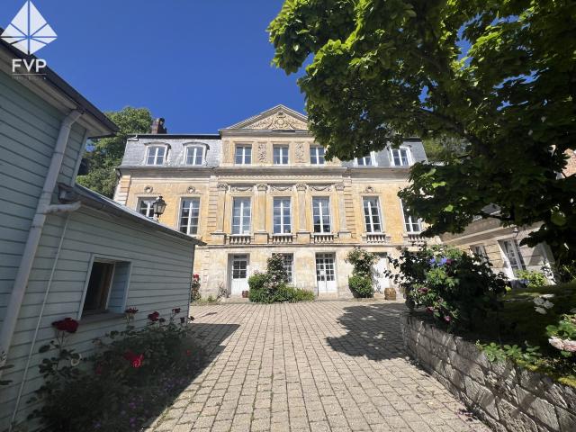 A vendre ancien Hôtel particulier à CAUDEBEC EN CAUX